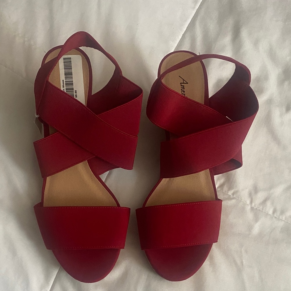 American Eagle Bold Red Women's Sandals brand new with tags